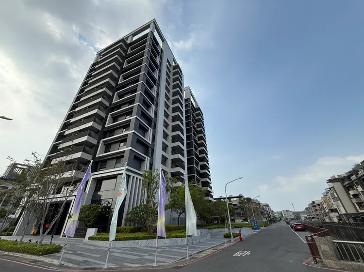 各個區段都已開始出現價格破壞者，但對於購屋族而言，如同落下去的刀子，購屋族不願承接，期待更多價格破壞優惠出現。葉家銘攝