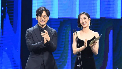 西島秀俊帥翻！揭獎前超暖喊話　熱情握手影帝沾喜氣：根本吉祥物