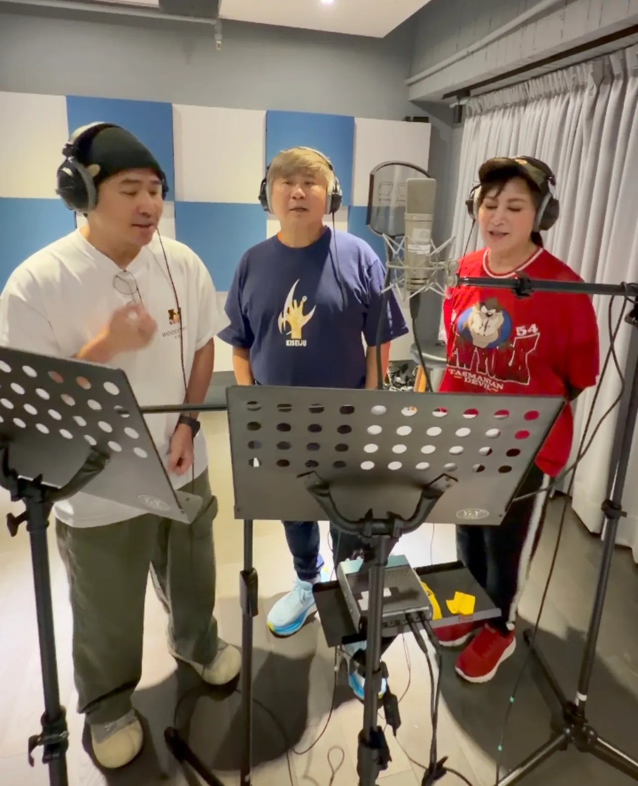 欧汉声(左起)、胡瓜、陈亚兰。录制《周末最强大》主题曲画面。华视、纬来提供