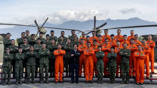 提7政策挺国防「男女皆服役2年」　他：谁反对就是中共同路人