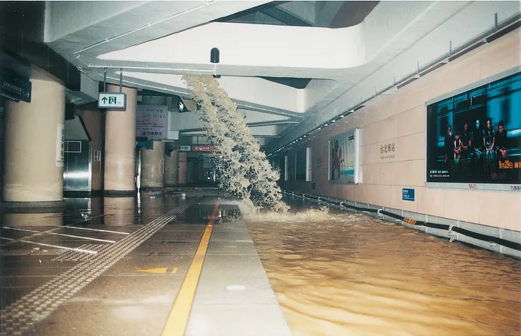 北捷2001年納莉颱風災情嚴重，事後就設置防洪設施，避免悲劇重演。翻攝自台北捷運臉書