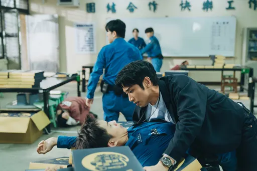 刘以豪「靠腰」陈泽耀友情升级　身体交叠压到小兄弟了 