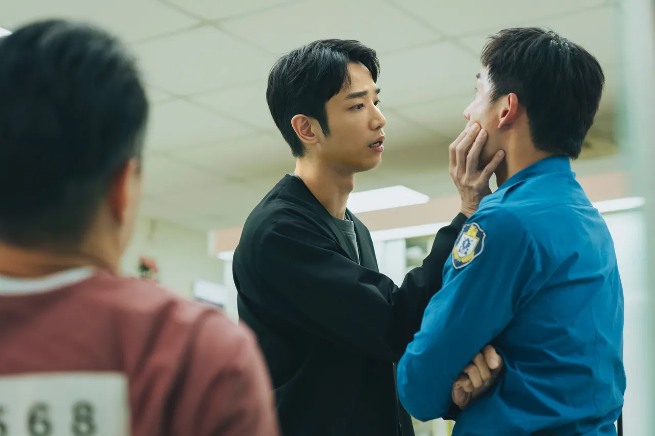 劉以豪和陳澤耀四目相交火花強烈。愛奇藝國際版、壹壹影業提供