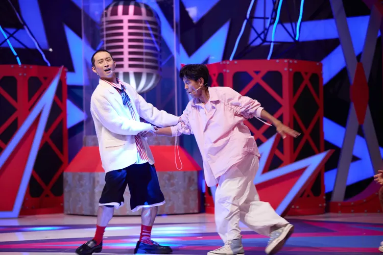 浩子（左）、阿翔屢傳不合，竟在攝影棚互打巴掌。公視台語台提供