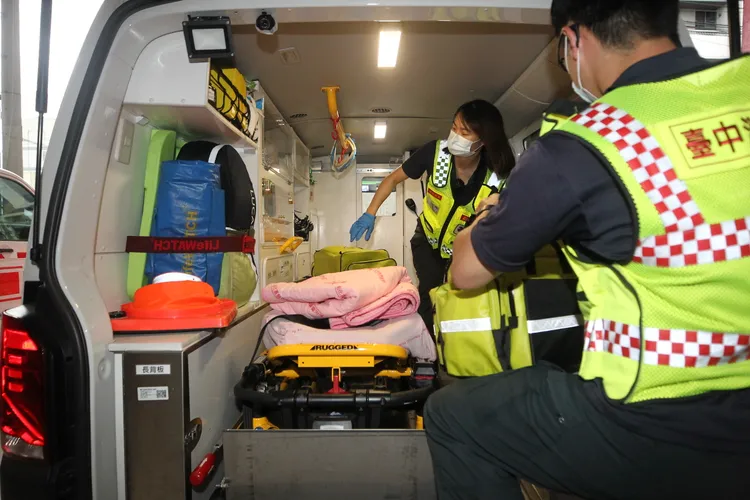 竹县某国中1名50岁女老师校园宜恩情绪问题在校坠楼亡，轻生原因待厘清。示意图