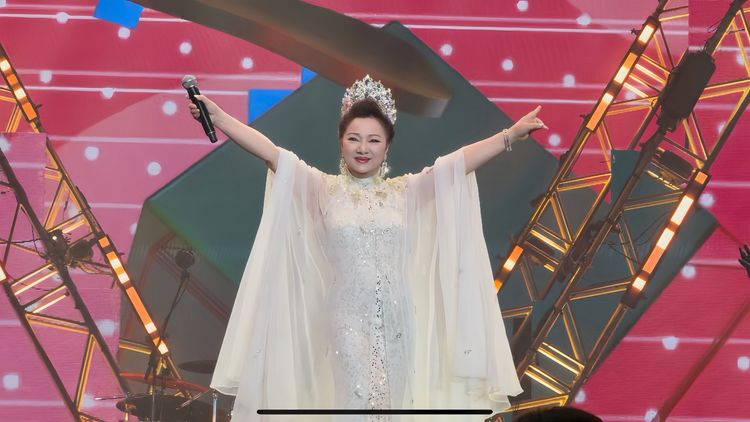 白冰冰吉隆坡開唱　揪「董座貴婦團」應援 