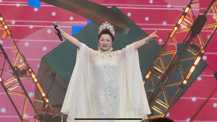 白冰冰日前在馬來西亞吉隆坡開唱。長興影視提供