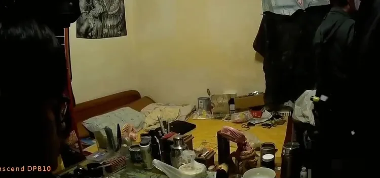 劉男於睡夢中落網。翻攝畫面