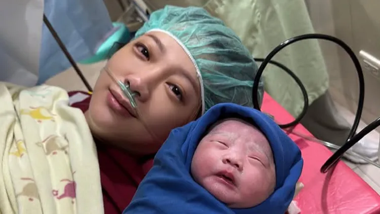 玉兔平安生下女儿弥弥。翻摄玉兔IG