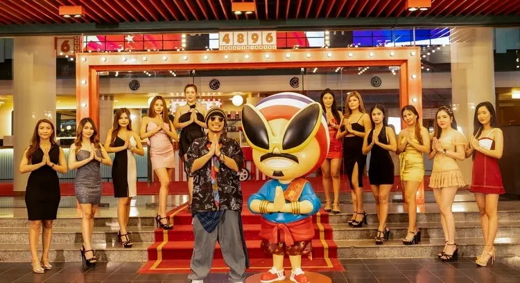 黃明志和友人在馬泰邊境開設「4896 Theater Hotel」。翻攝黃明志臉書