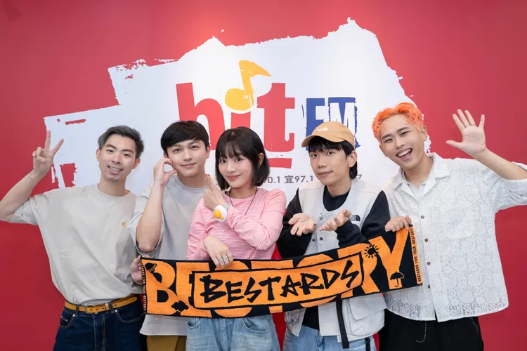 主持人木木（左3）透露看理想混蛋演唱會哭了8次。Hit Fm聯播網提供