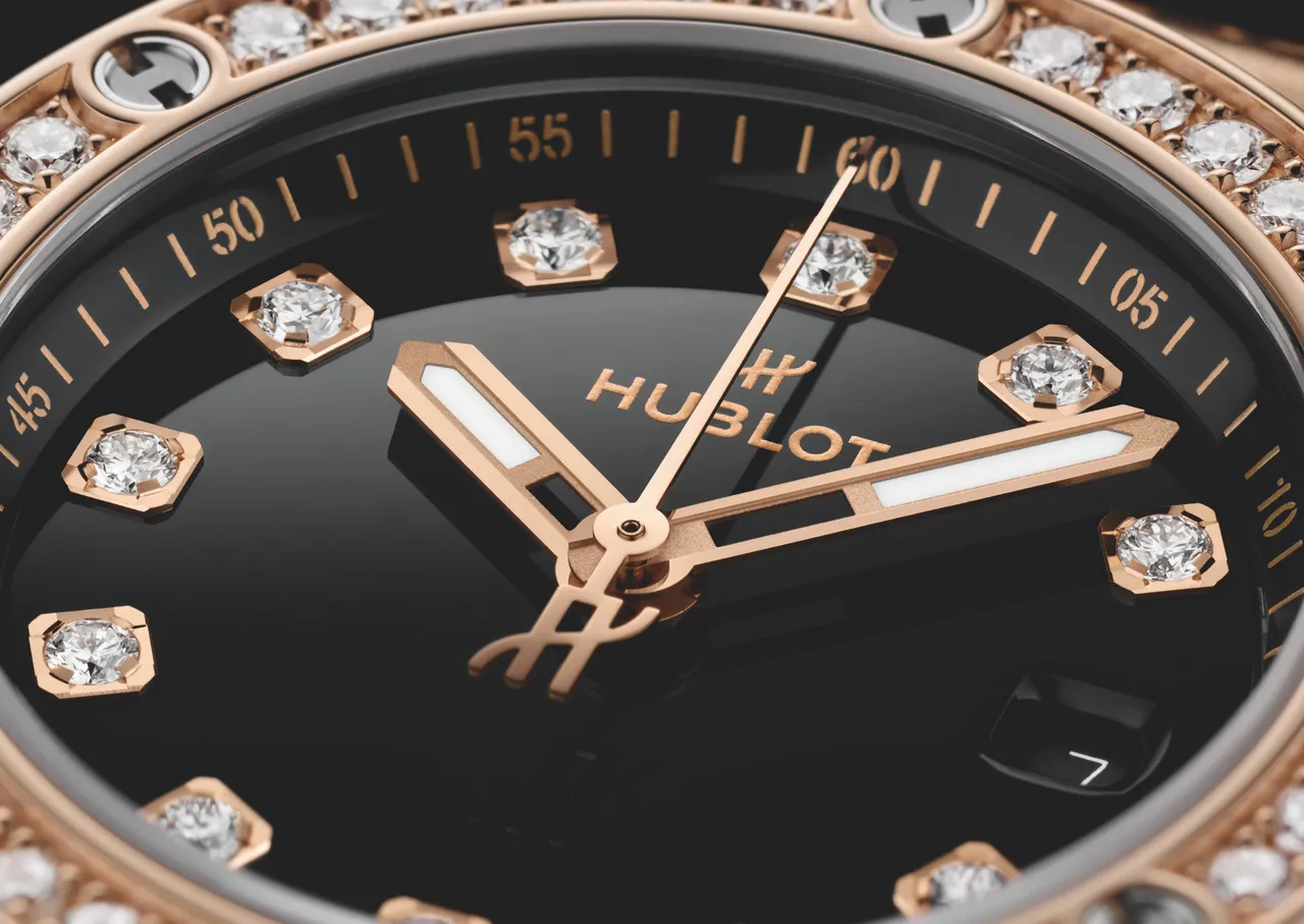 Hublot Big Bang One Click皇金鑽錶細節。品牌提供