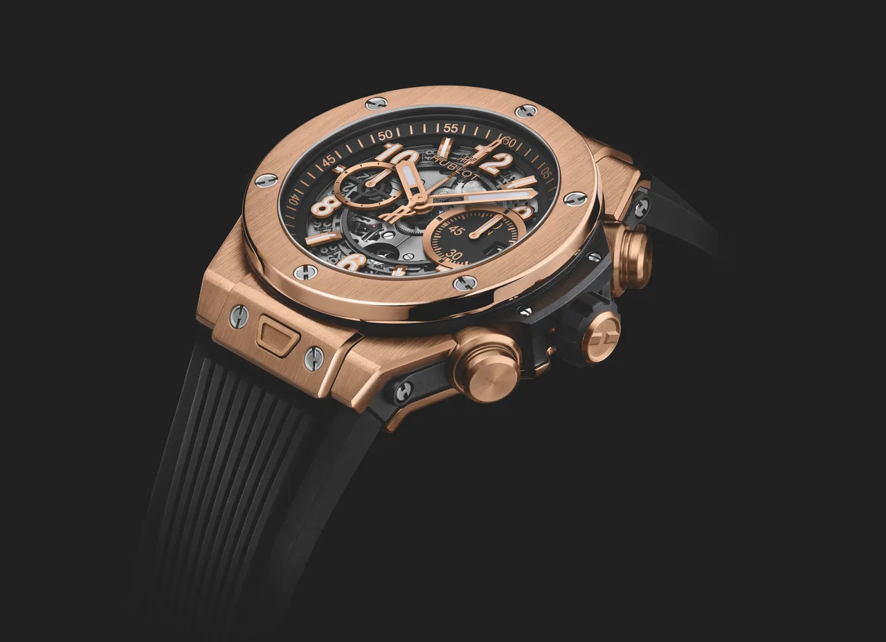 Hublot Big Bang Unico皇金計時碼錶，44mm，拋光及緞面18K皇金錶殼，啞光黑色鏤空式面盤，黑色立體橡膠錶帶，MHUB1280自製UNICO自動上鍊飛返計時機芯，動力儲存約72小時，防水深度100米，145萬9000元。品牌提供
