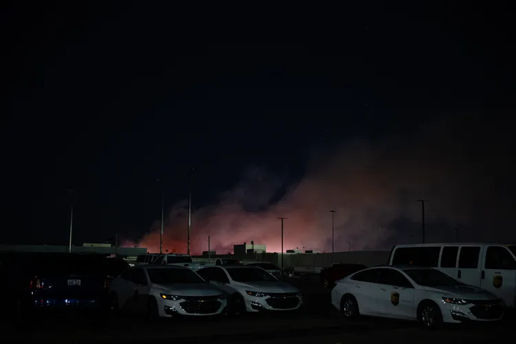 UPS编号2976的货机在路易维尔国际机场附近坠毁。美联社