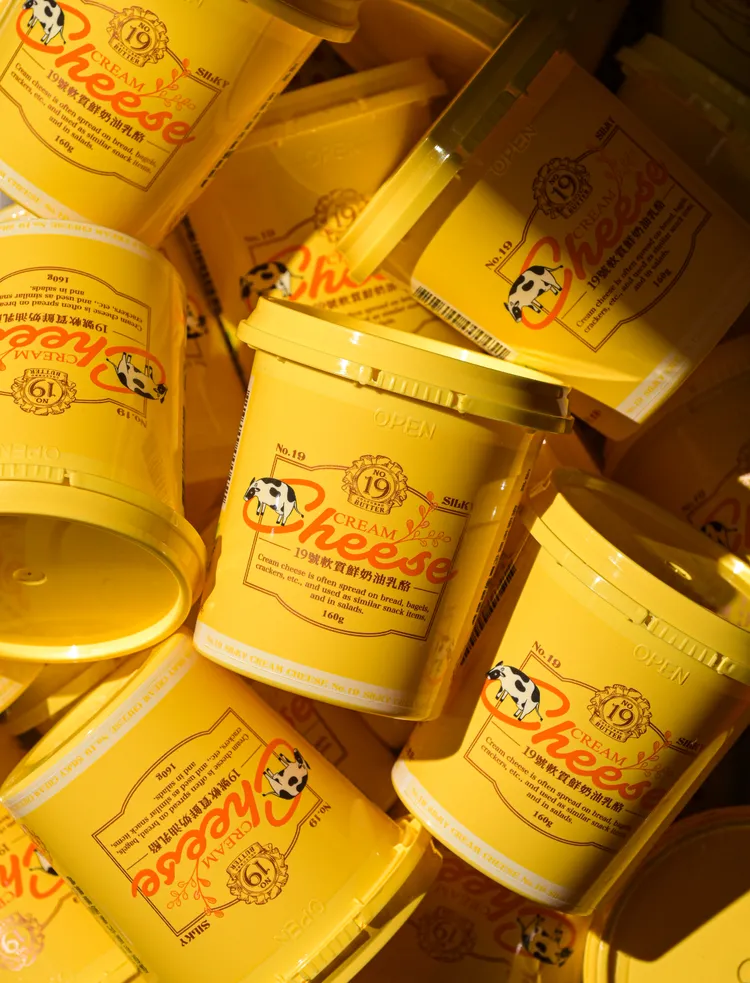 19號軟質鮮奶油乳酪建議售價120元/160g。 19號發酵奶油提供