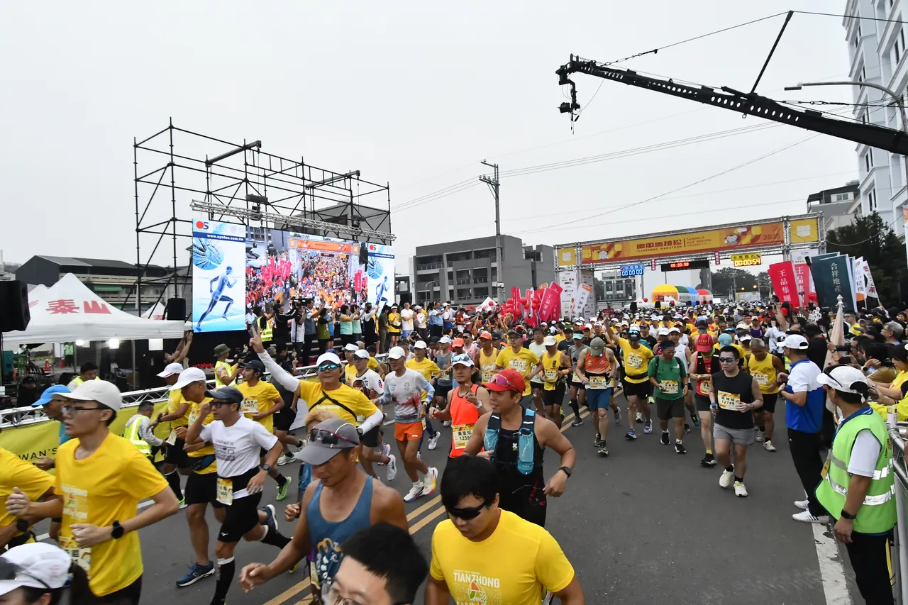田中马拉松今天共有17000人参加。县府提供