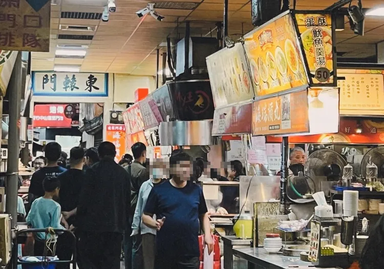 案發位於美食街內知名店家連家阿婆。翻攝自y.tw56465