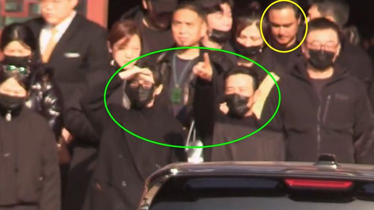 粉碎婚變！唐嫣現身公公告別式　伴羅晉度過父喪