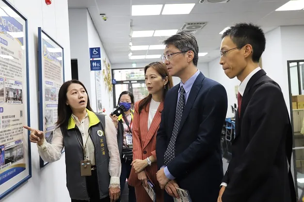 高雄执行分署「五打七安联合拍卖会暨嘱托变价档案展活动」开展巡礼。翻摄画面