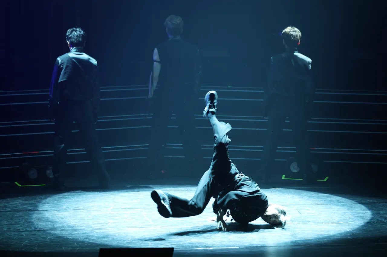 千叶凉平秀出头顶特技。彭欣伟摄