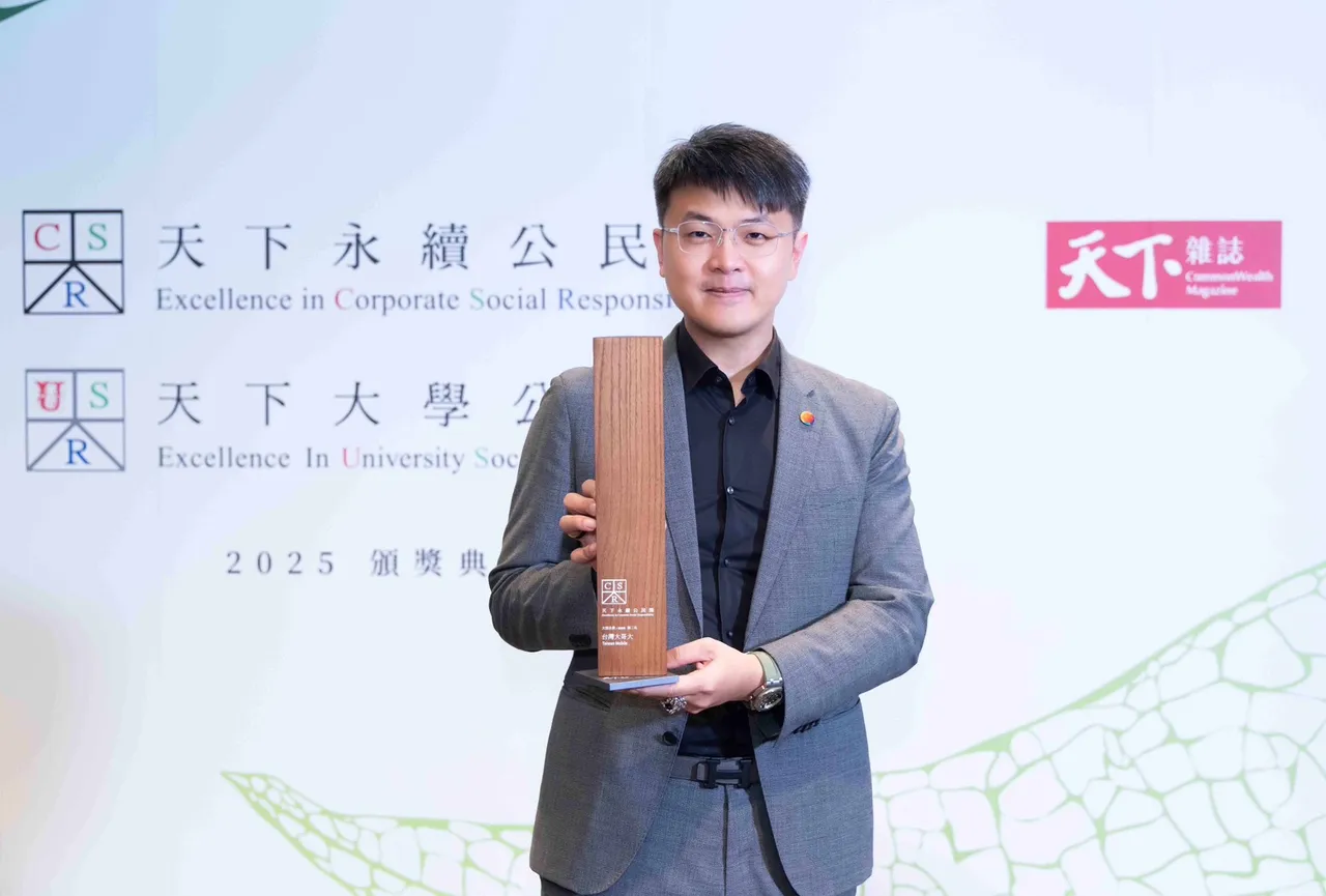 台灣大哥大榮獲「天下永續公民獎」大型企業組服務業第2名，並第18度獲得《天下雜誌》肯定，成為全台獲獎次數最多、永續表現最穩定的電信業者。自2007年起，台灣大連續入榜、屢次名列TOP10，今年再度脫穎而出，為全台唯一入榜超過18次的大型企業，今日由台灣大個人用戶事業商務長 林東閔代表領獎。