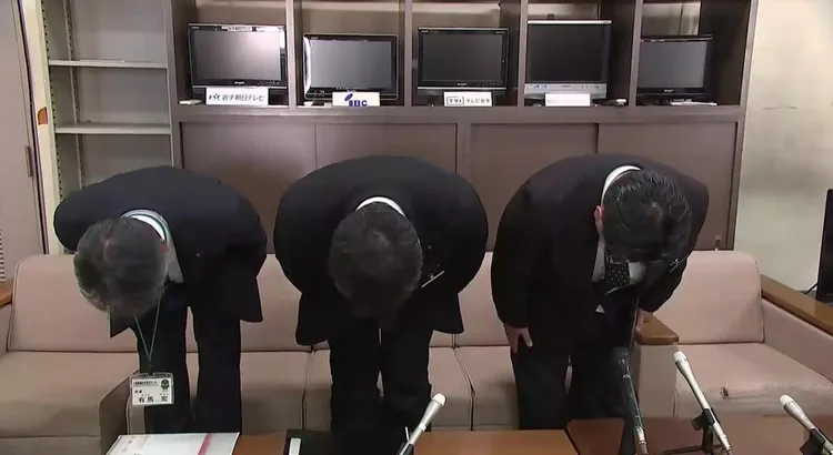 岩手县官员为职员在台偷拍再度致歉。翻摄自岩手县可爱电视台