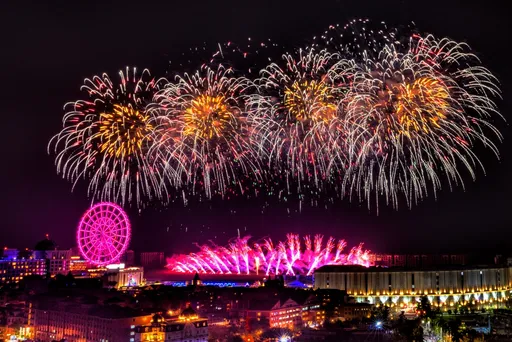 義大世界跨年煙火秀亮點曝光！草坪上種出「超巨大煙火樹」