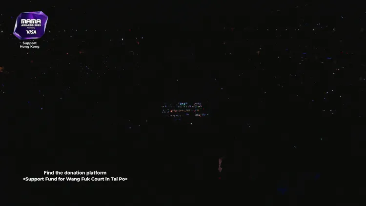 現場全暗燈默哀1分鐘。翻攝Mnet