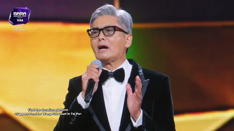 周潤發請全場默哀，一度哽咽。翻攝Mnet