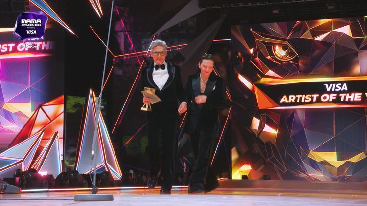 MAMA｜周潤發滿頭白髮現身牽GD熱舞！Stray Kids得年度專輯都哭了