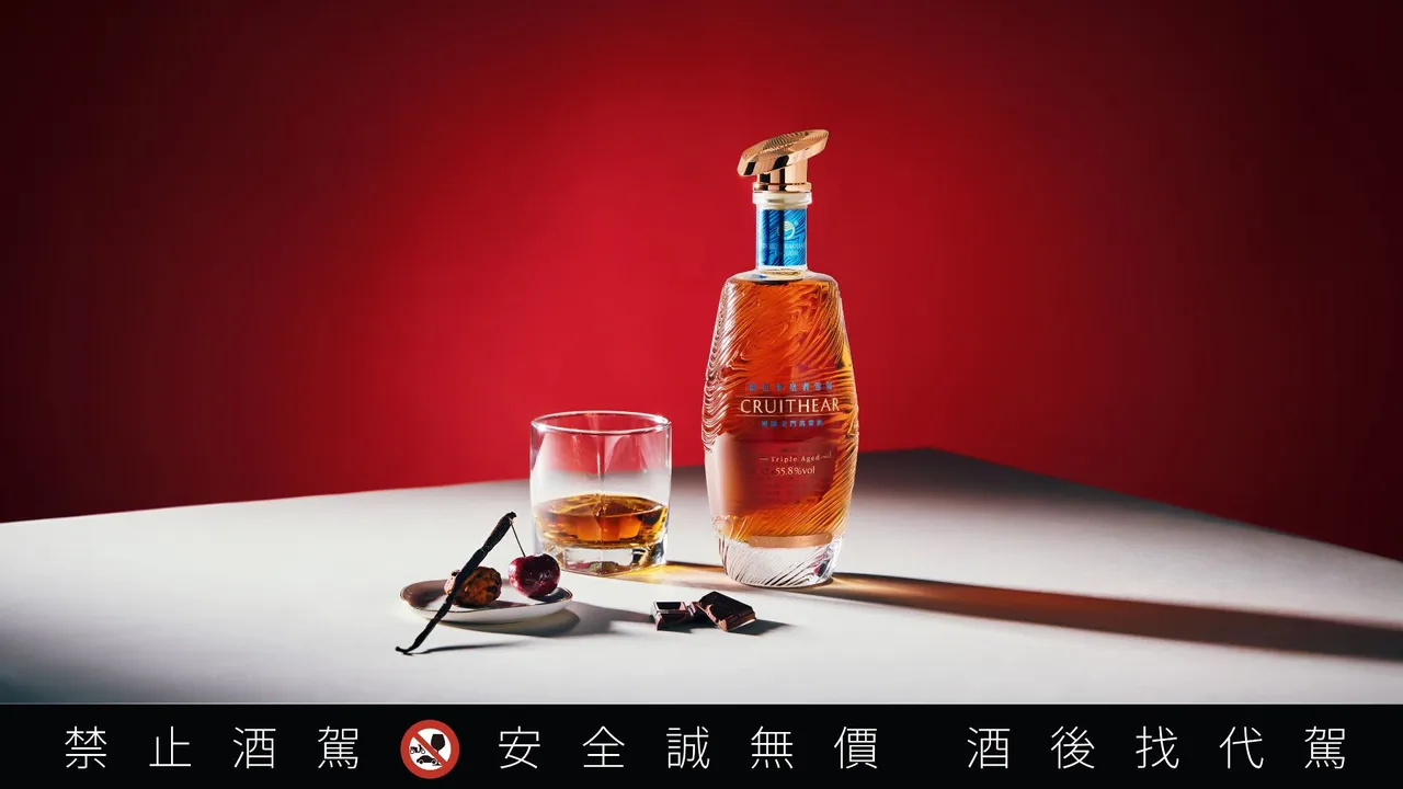 標準版與利特限定版「單一原桶強度」將於 11 月 19 日起在全台通路陸續販售，兩款皆為 700 mL 裝瓶。業者提供