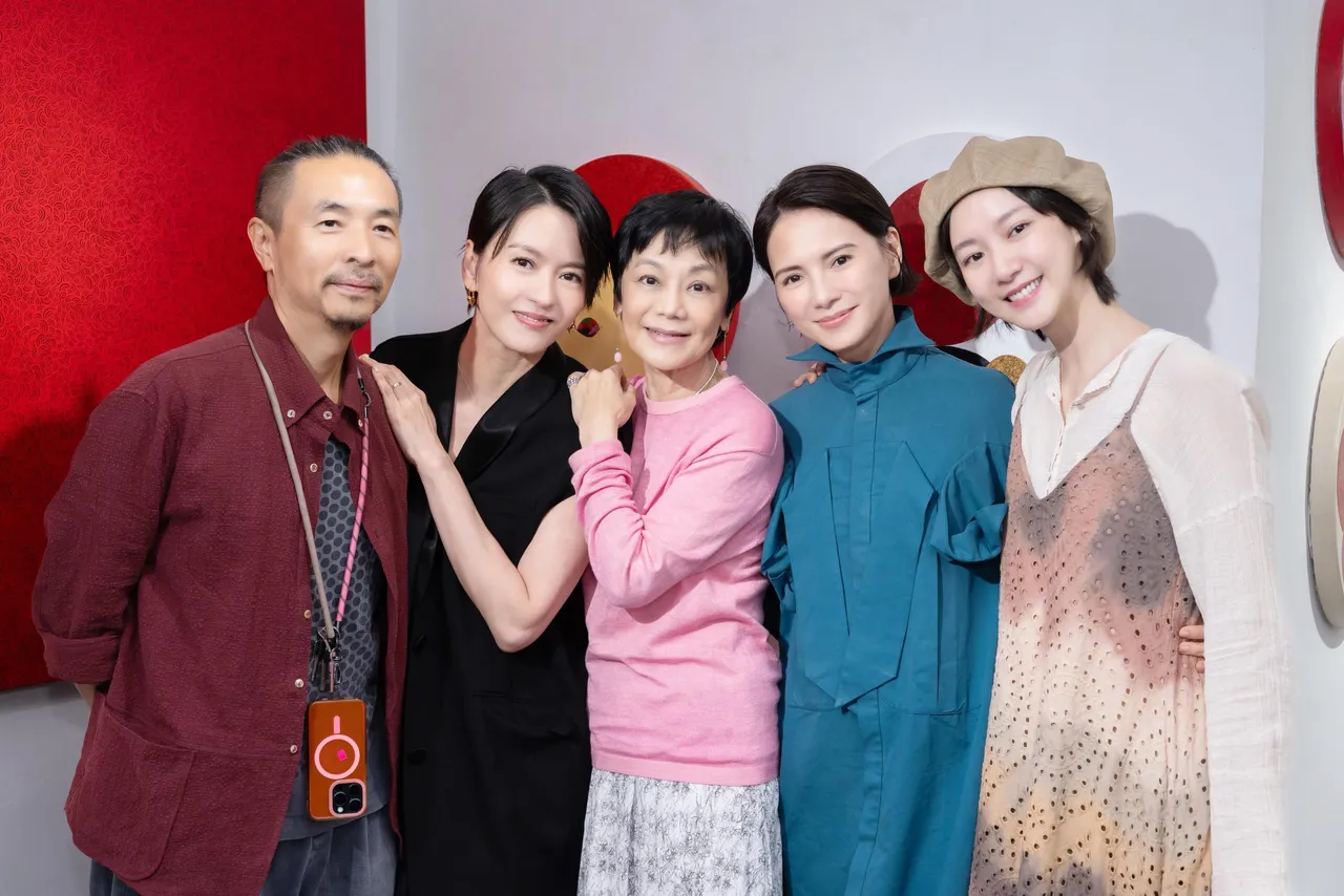 文念中（左起）、梁詠琪、張艾嘉、李心潔和袁澧林。13a New Street Art Gallery提供