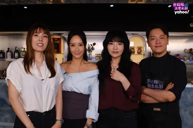 理科太太（左一）、关颖（左二）上节目聊她们的Podcast节目。Yahoo唐绮阳谈星私厨提供