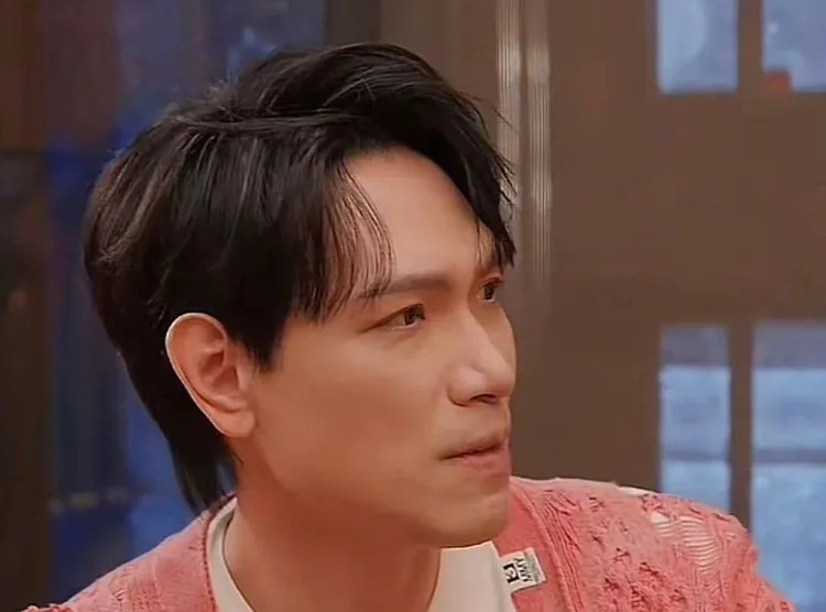 杨宗纬昨晒出报案单。翻摄杨宗纬微博