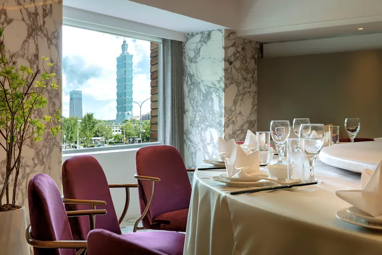 國聯大飯店北馥樓獲米其林入選餐廳推薦，其中包廂更可欣賞臺北101景致。國聯大飯店提供