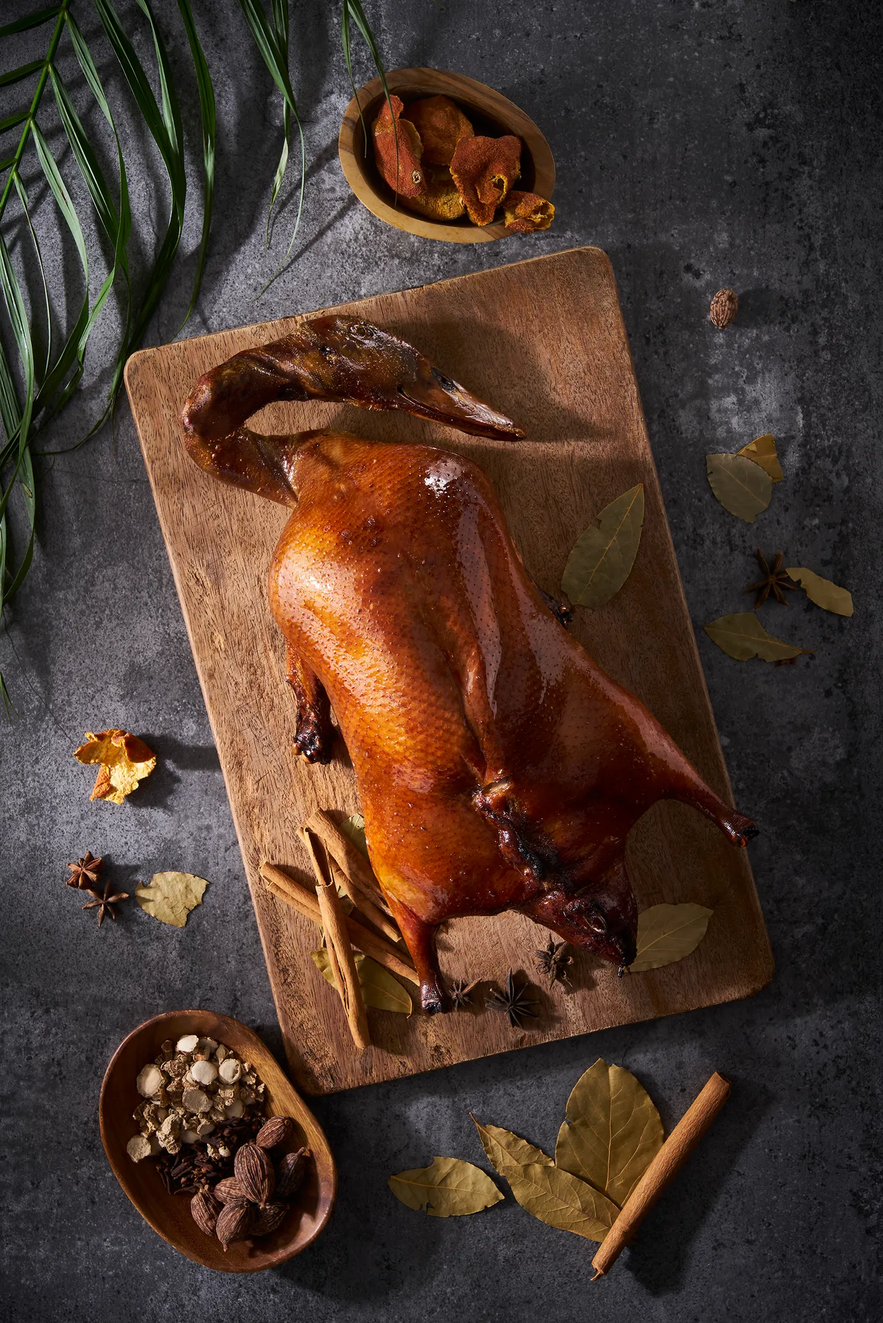 放大万元普发现金，只要来到国联大饭店北馥楼点两套米其林推荐烤鸭四人餐，优惠价1万元。国联大饭店提供