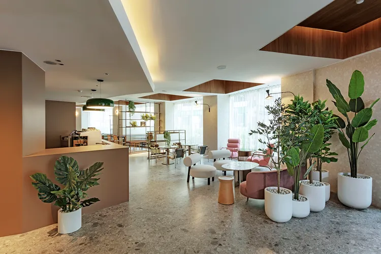 國聯大飯店「國聯景觀套房一泊二食」買萬送萬住房專案，贈送板石咖啡廳自助式早餐二客，讓賓客在享用匯聚多國料理的精緻早餐後，可以元氣滿滿的展開新旅程。國聯大飯店提供