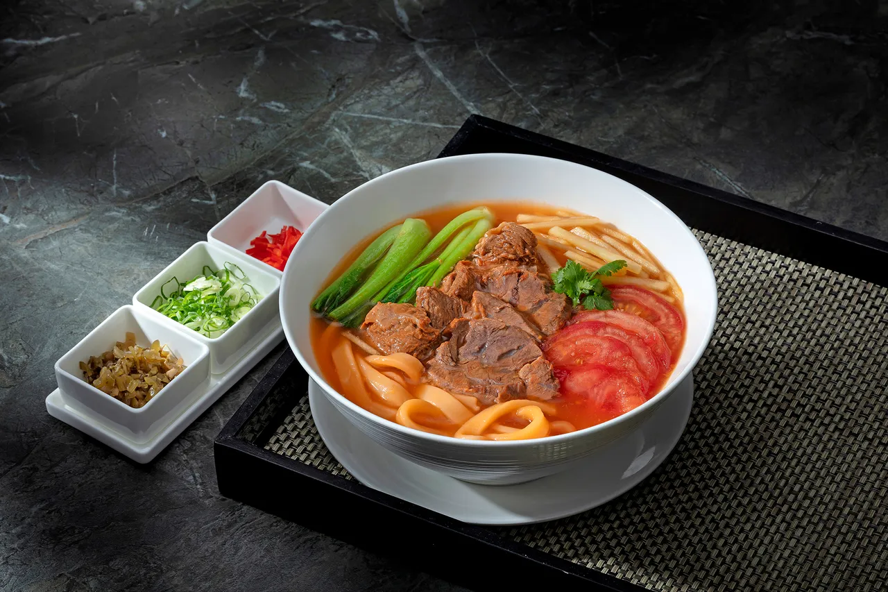 「国联景观套房一泊二食」住房专案包含两客冠军牛肉面，是台北市牛肉面国际大赏的金牌作品。国联大饭店提供