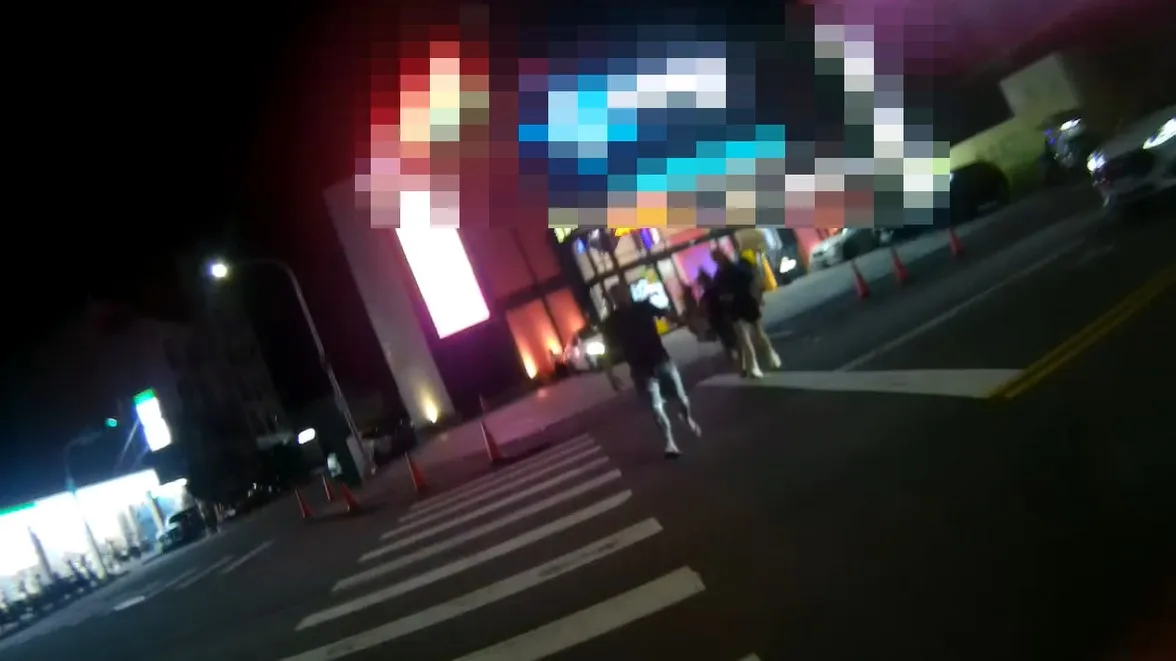 警方发现KTV有状况。民众提供