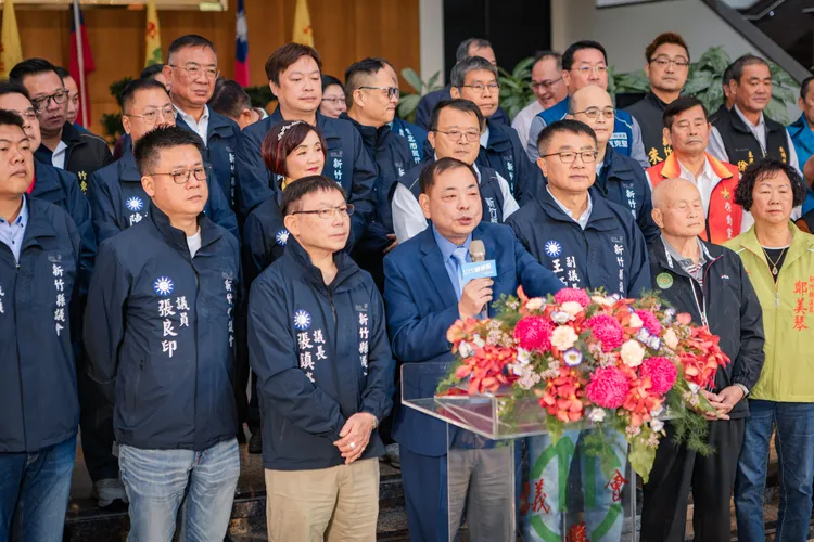 新竹縣議會議長張鎮榮以及多位無黨籍議員都出席力挺陳見賢參選下屆縣長。辦公室提供