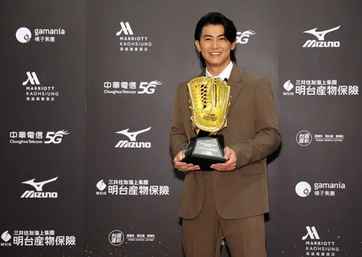 陳傑憲出席頒獎典禮　帥氣西裝照曝光！喊話「願打經典賽」