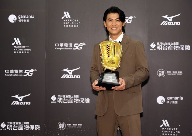 陳傑憲出席頒獎典禮　帥氣西裝照曝光！喊話「願打經典賽」