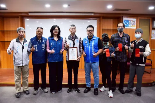 暖心！大中华、新北记协合捐慰问金　中和区公所受赠关怀低收户