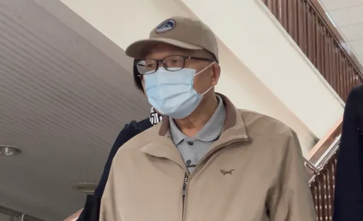 陈欧珀顶白发500万交保！返乡不到24hr　火速北上赶出庭