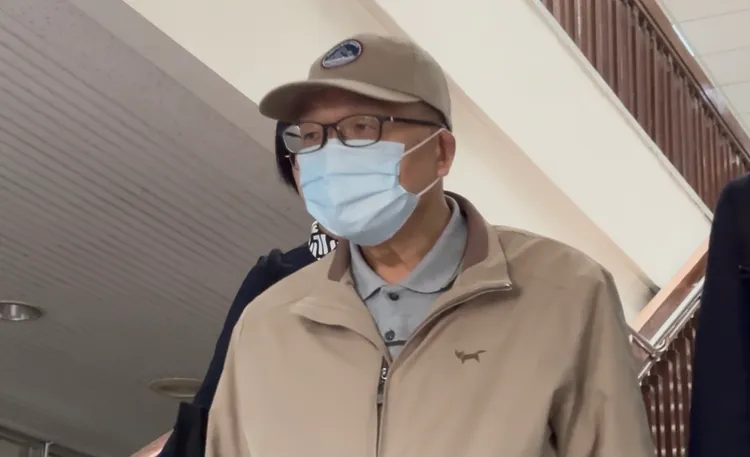 陈欧珀本月24日以500万交保，今火速从宜兰北上赶出庭，并在开庭结束后沉默离去。谢亚庭摄