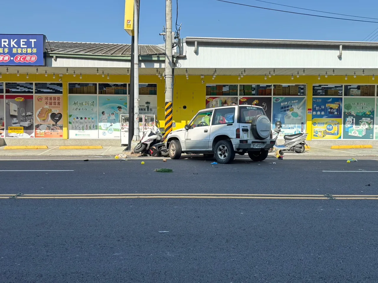 林姓婦人遭撞後捲入車底，腹部疑似遭到輾過，送醫後傷重不治。翻攝照片