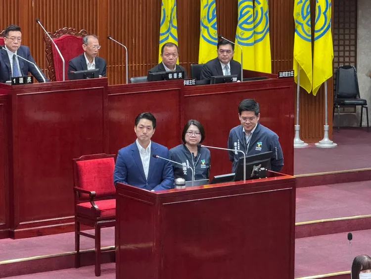 姚淑文（中）要求高嘉瑜公開道歉。張綵茜攝