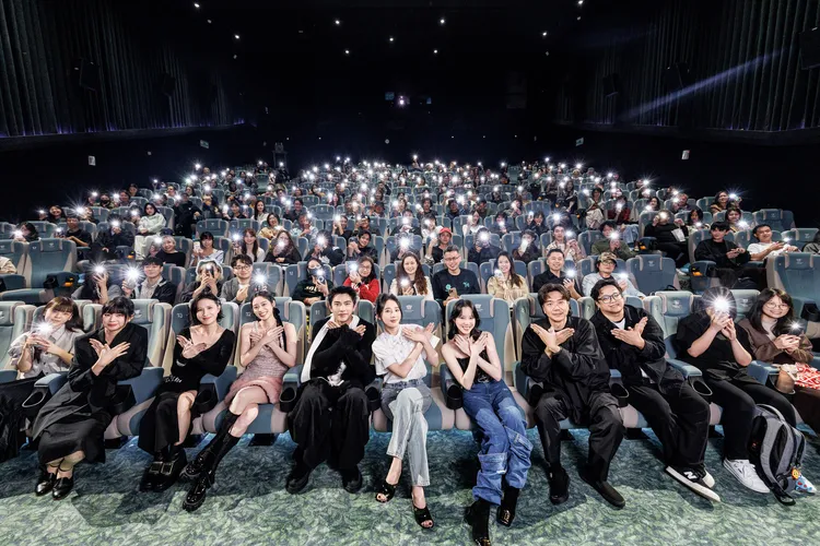 《如果我不曾見過太陽》金馬影展首映，編劇林欣慧（左起）、製作人麻怡婷、江齊、曾敬驊、李沐、程予希、導演蔣繼正與編導簡奇峯。Netflix提供