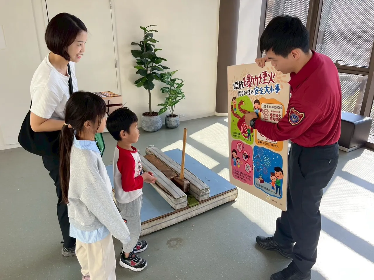 趣味闖關。八德消防分隊提供