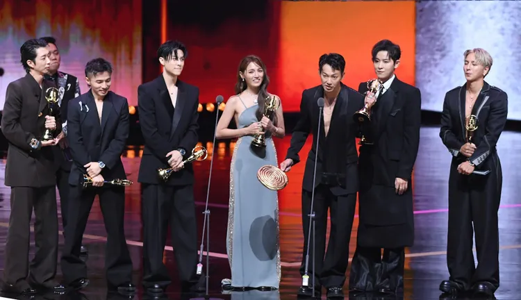 棒棒堂與Dora剛拿下金鐘獎節目類最佳實境節目主持人獎。三立提供